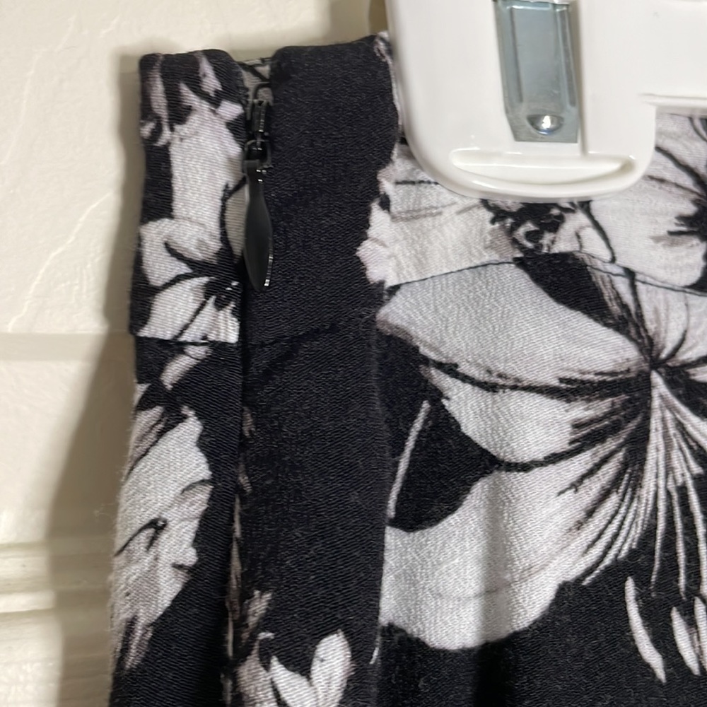 WHBM flounce fitted floral skirt size 0 - Picture 5 of 10